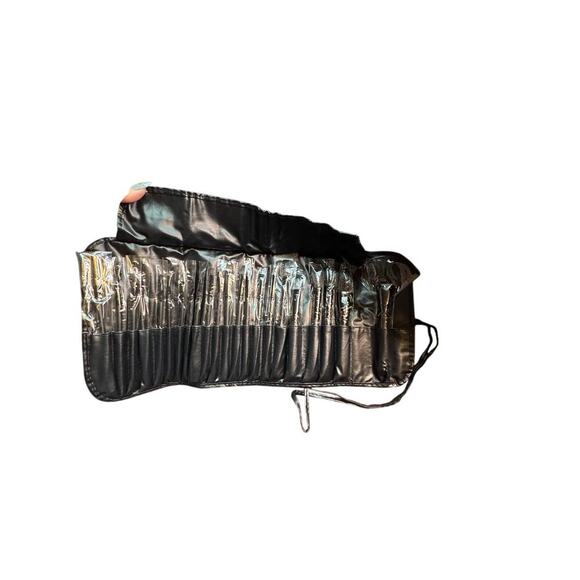 NWT 23 Piece Makeup Brush Set With Carrying Case - Picture 1 of 5